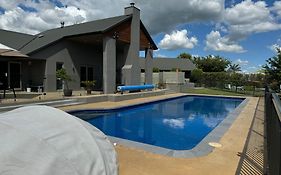 200 On Lake View